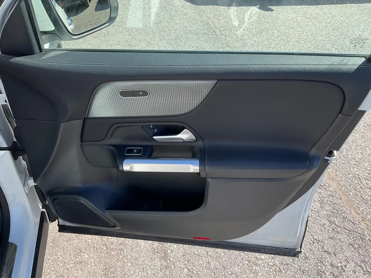 Mercedes-Benz GLB снимка Mercedes-Benz GLB