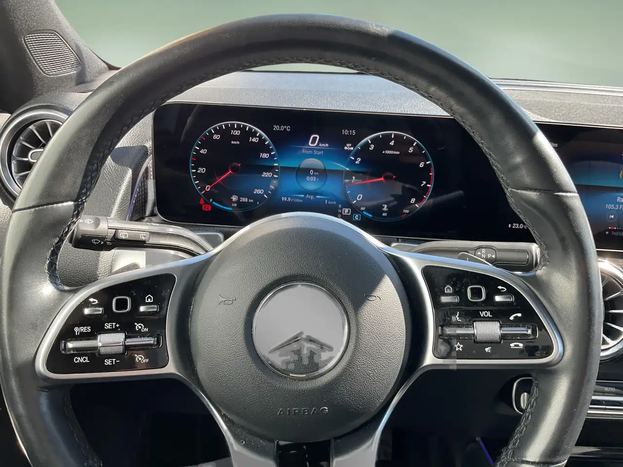 Mercedes-Benz GLB photo Mercedes-Benz GLB