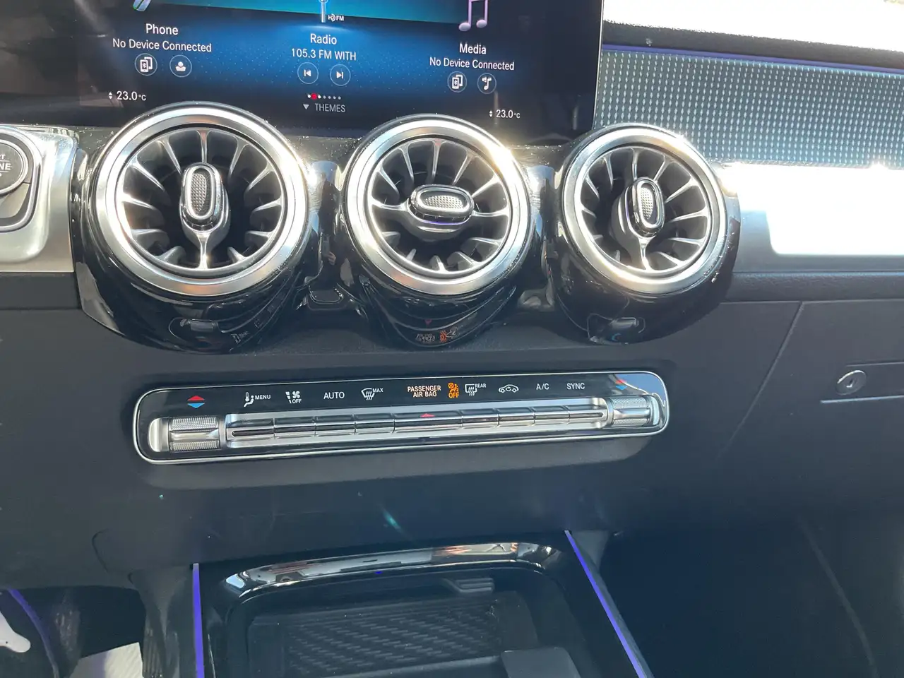 Mercedes-Benz GLB photo Mercedes-Benz GLB