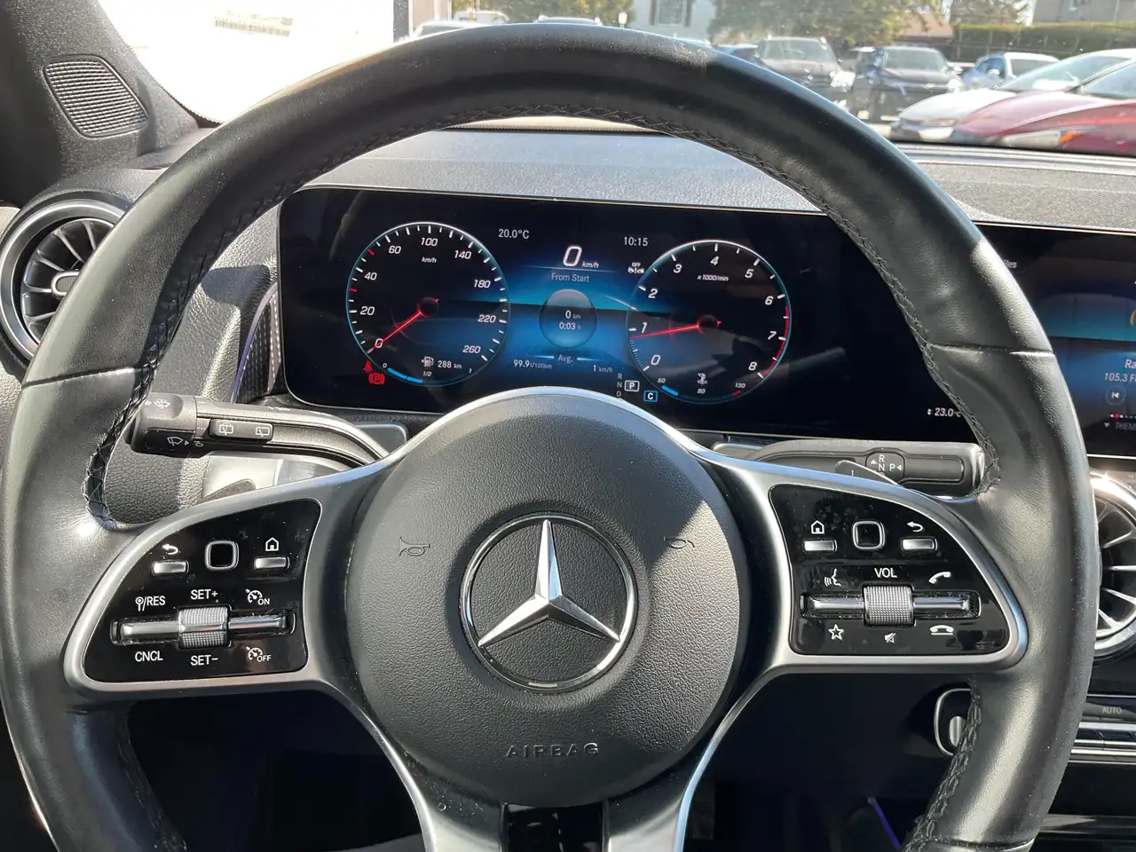 Mercedes-Benz GLB снимка Mercedes-Benz GLB