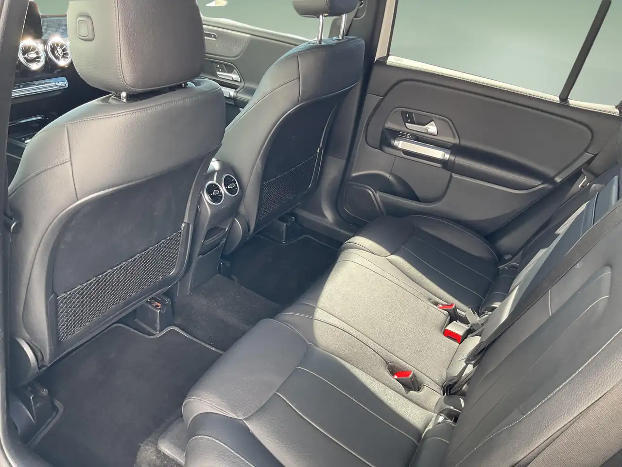 Mercedes-Benz GLB photo Mercedes-Benz GLB