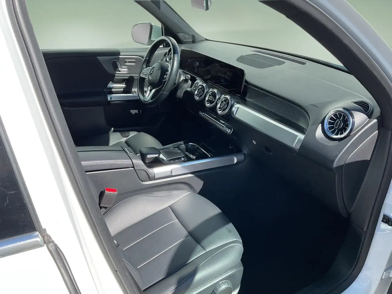 Mercedes-Benz GLB photo Mercedes-Benz GLB