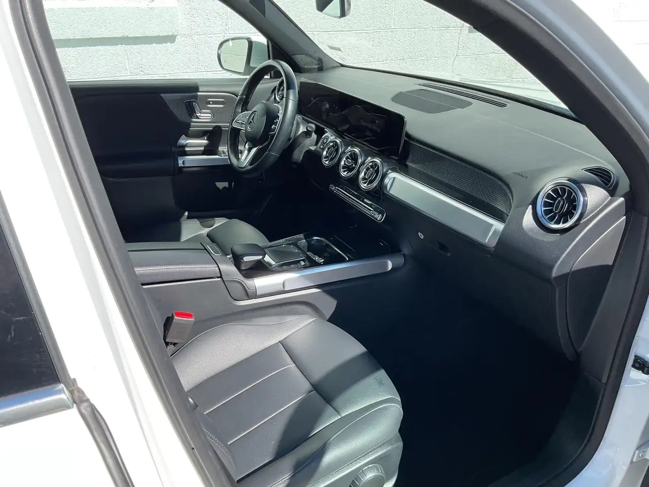 Mercedes-Benz GLB снимка Mercedes-Benz GLB