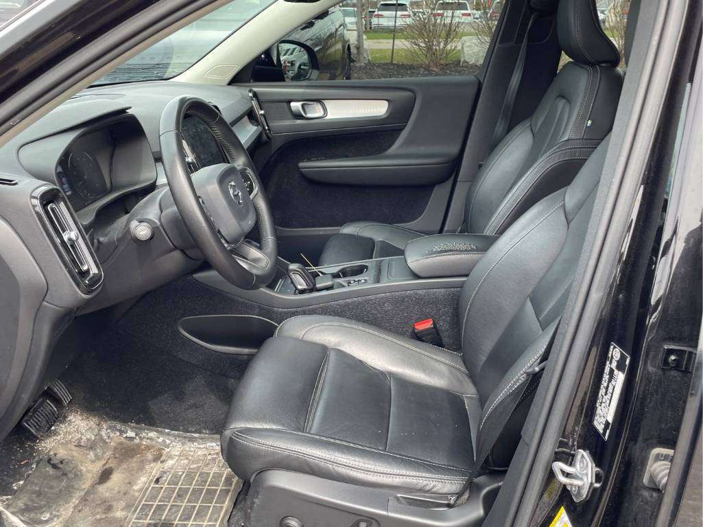 2020 Volvo XC40 T5 AWD Momentum thumb 12