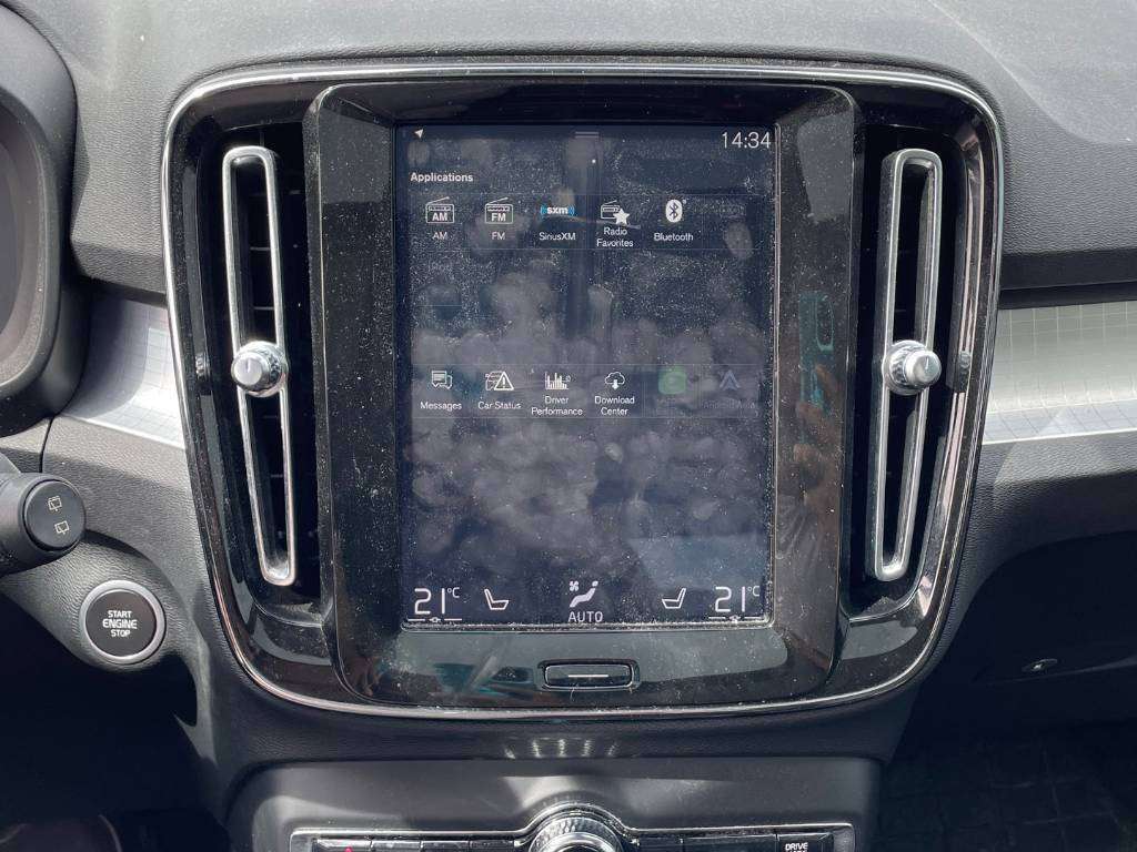 2020 Volvo XC40 T5 AWD Momentum thumb 9