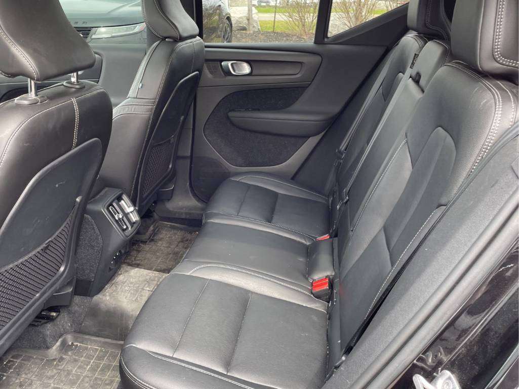 2020 Volvo XC40 T5 AWD Momentum thumb 8