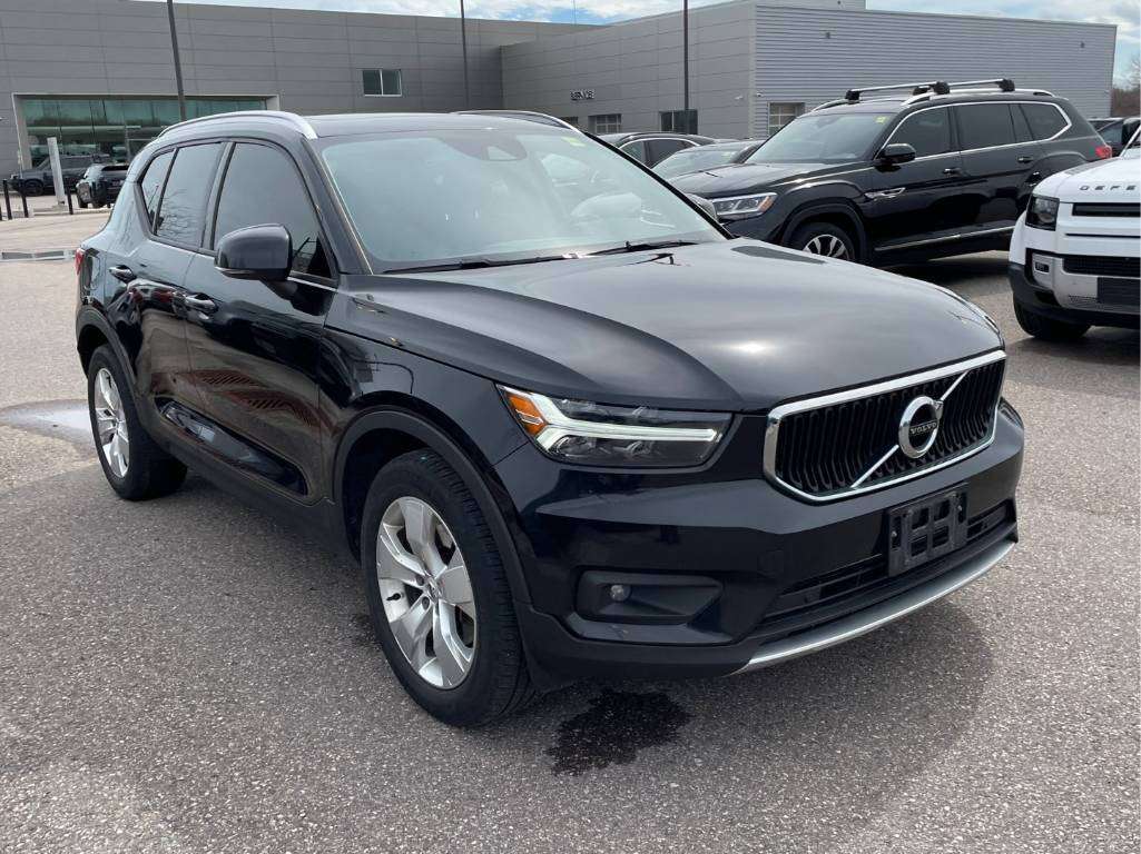 2020 Volvo XC40 T5 AWD Momentum