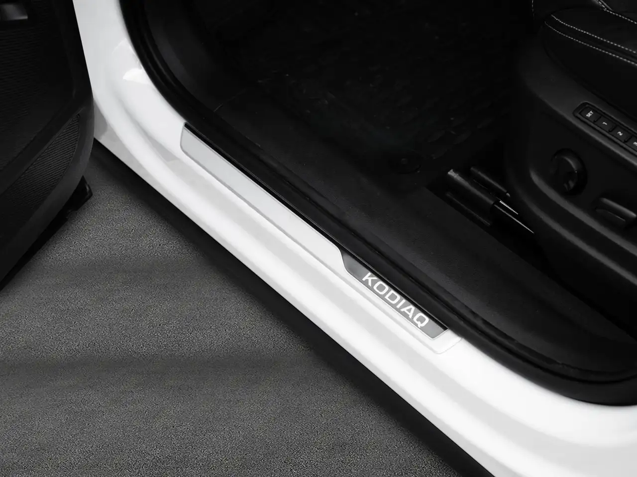 Skoda Kodiaq Sportline AHK PANO DCC Amundsen Traveller, миниатюра 30