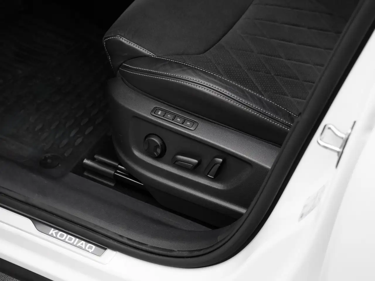 Skoda Kodiaq Sportline AHK PANO DCC Amundsen Traveller, миниатюра 28