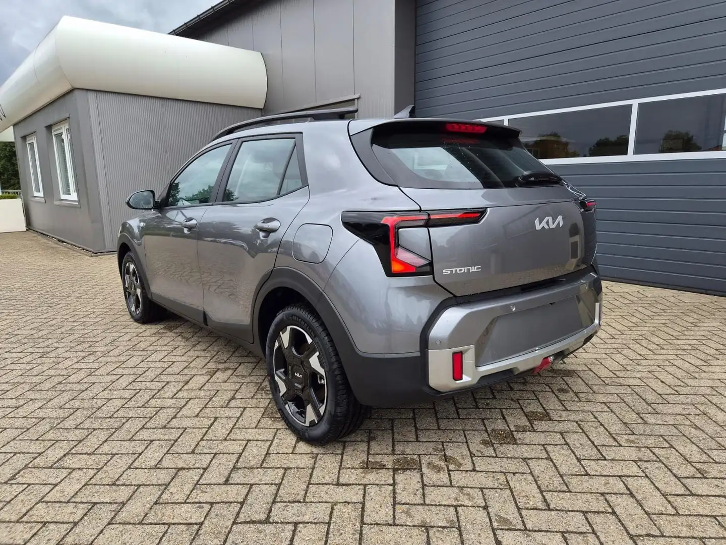Kia Stonic 1.0 T-GDI MHEV 115PS NEUES MODELL Sitzheizung L... Grau - 2
