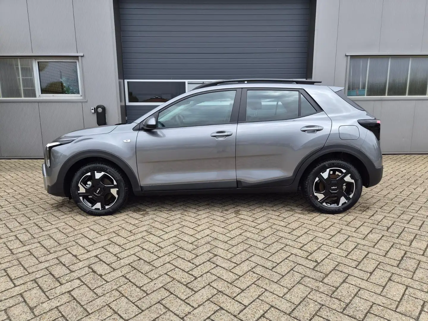 Kia Stonic 1.0 T-GDI MHEV 115PS NEUES MODELL Sitzheizung L... Grau - 1