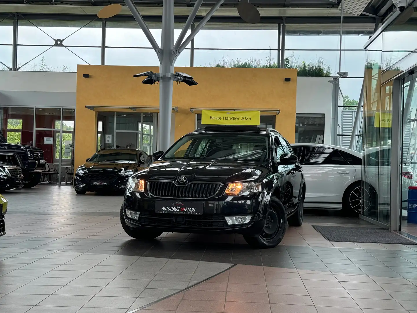 Skoda Octavia Combi Ambition 4x4 Standheizung Bluetooth AHK 16" Schwarz - 1