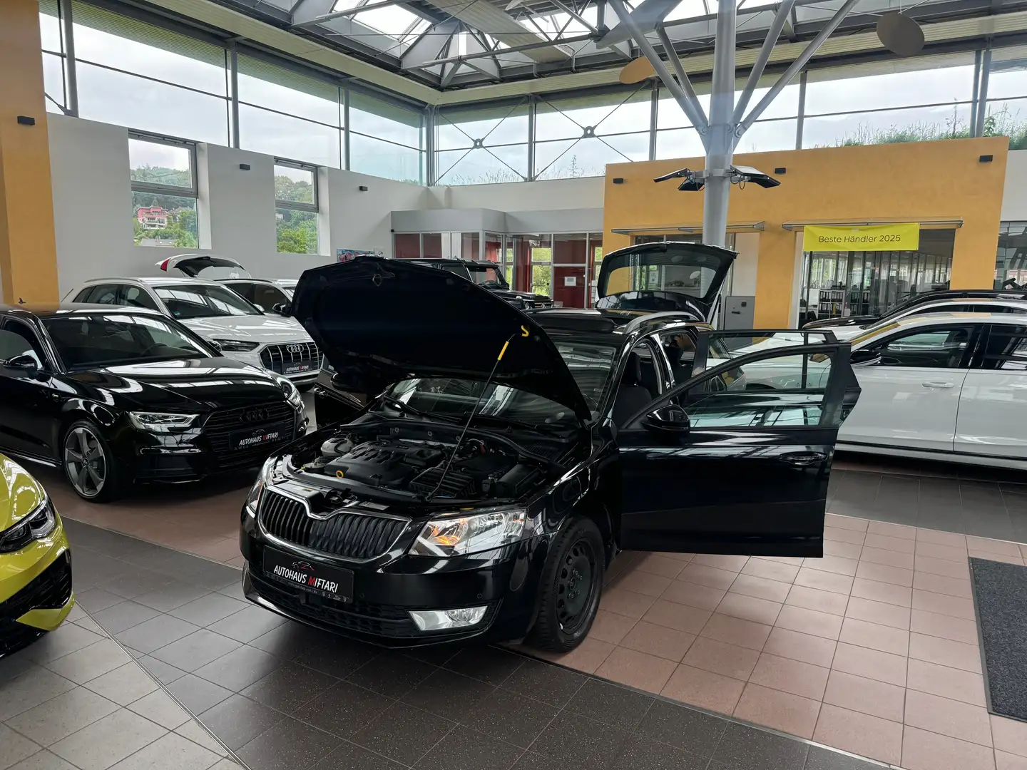 Skoda Octavia Combi Ambition 4x4 Standheizung Bluetooth AHK 16" Schwarz - 2