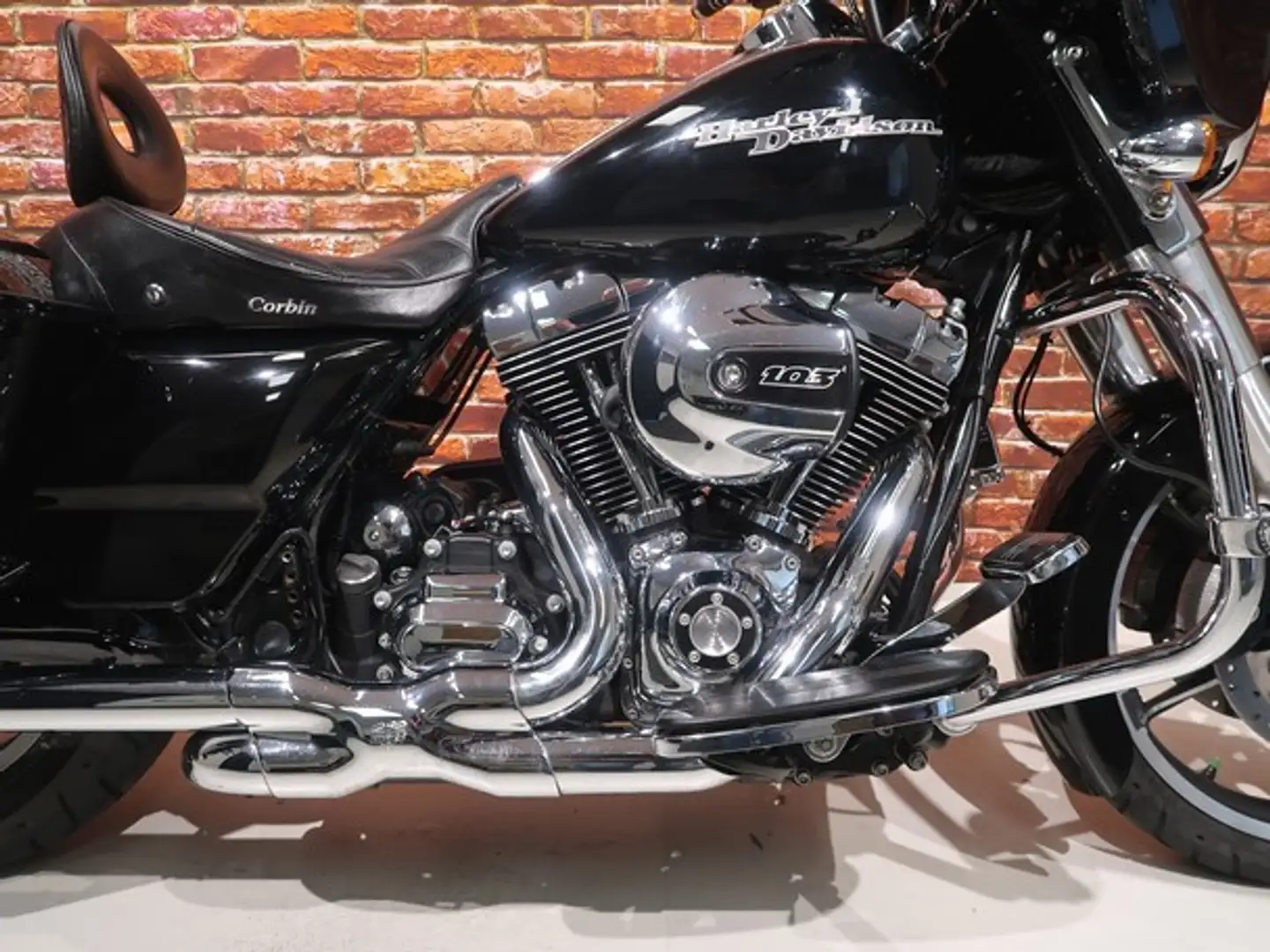 Harley-Davidson Street Glide FLHX 1690 Černá - 2