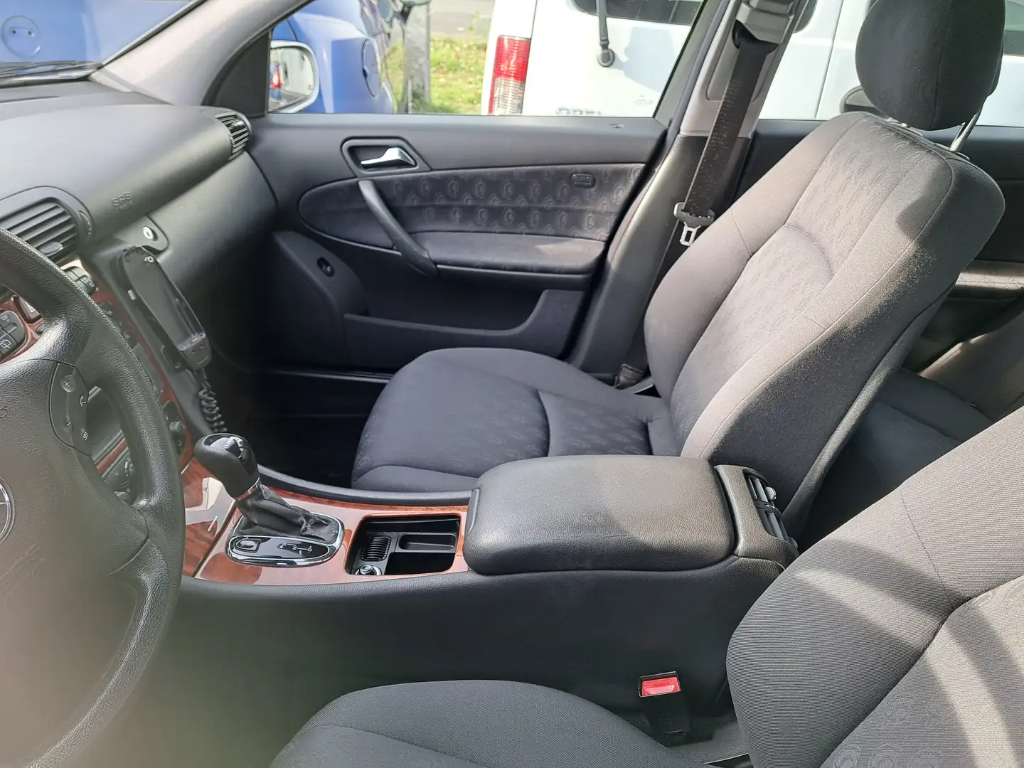 Mercedes-Benz C 180 Kombi  * Automatik  - Klimaanlage  * Argent - 2