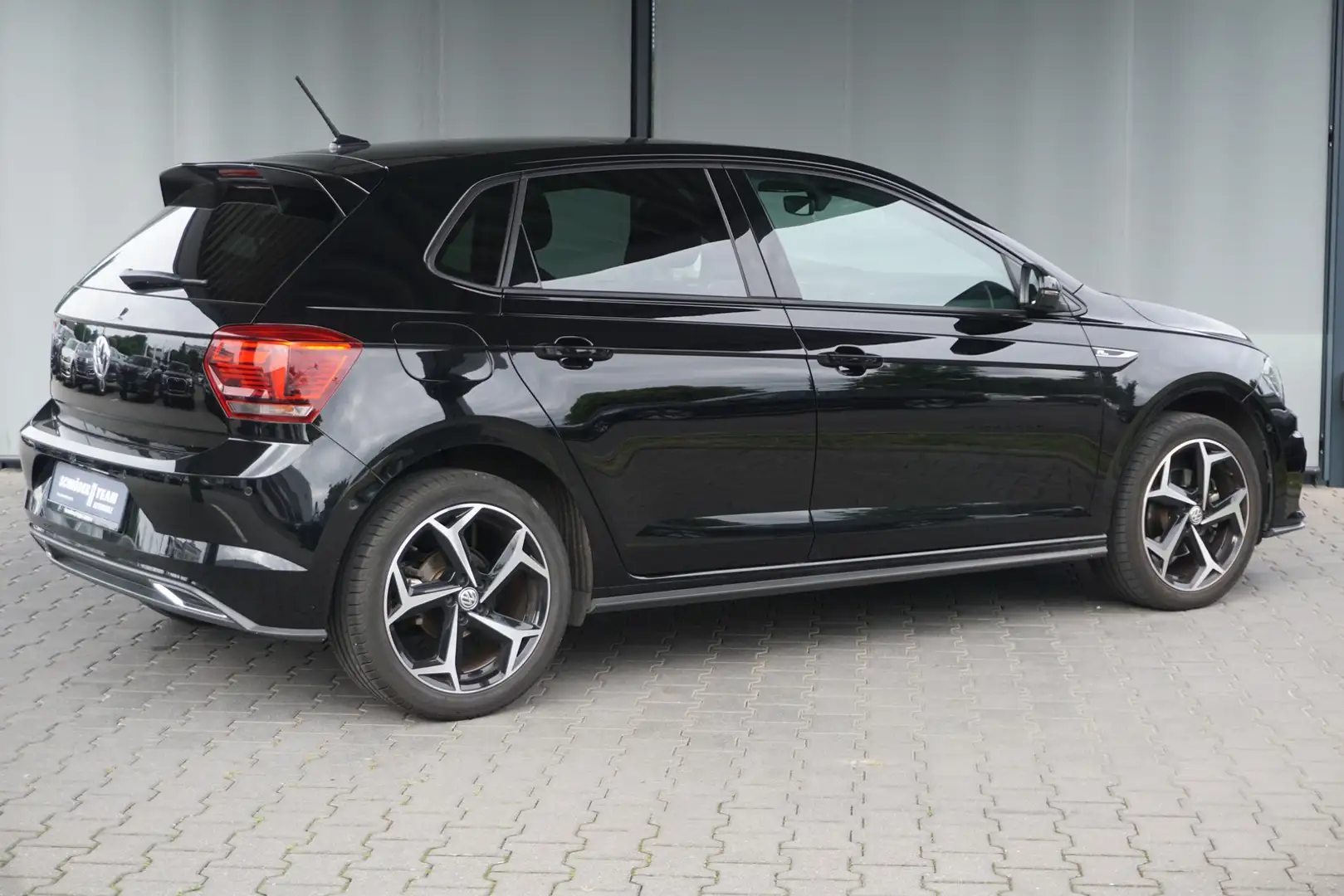 Volkswagen Polo 1.0TSI DSG HL R-Line Navi Pano LED ACC AID Bl Zwart - 2