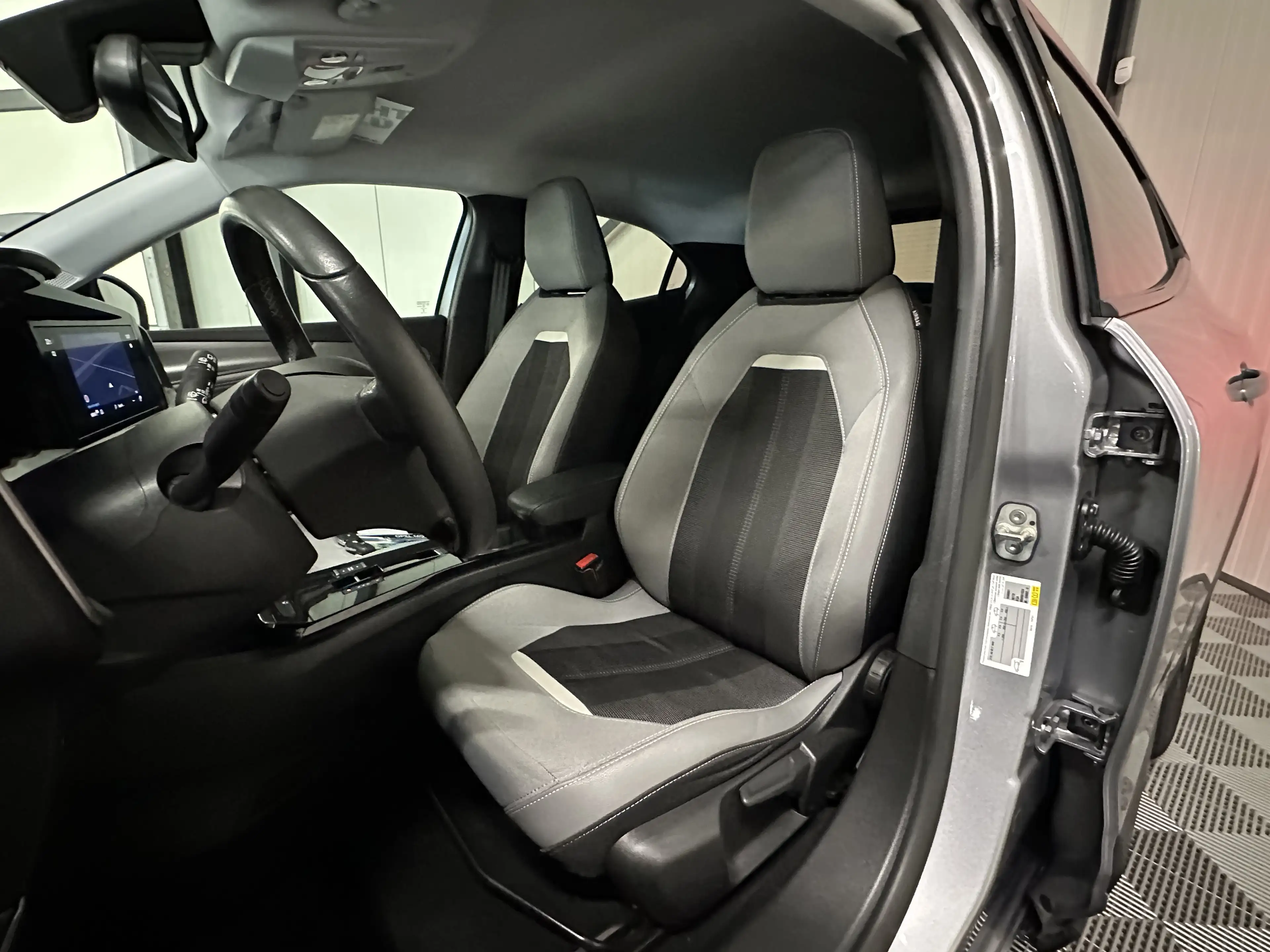 Opel Mokka-E Business Elegance 50kWh 3-Fase | Navi | Camera — photo 18