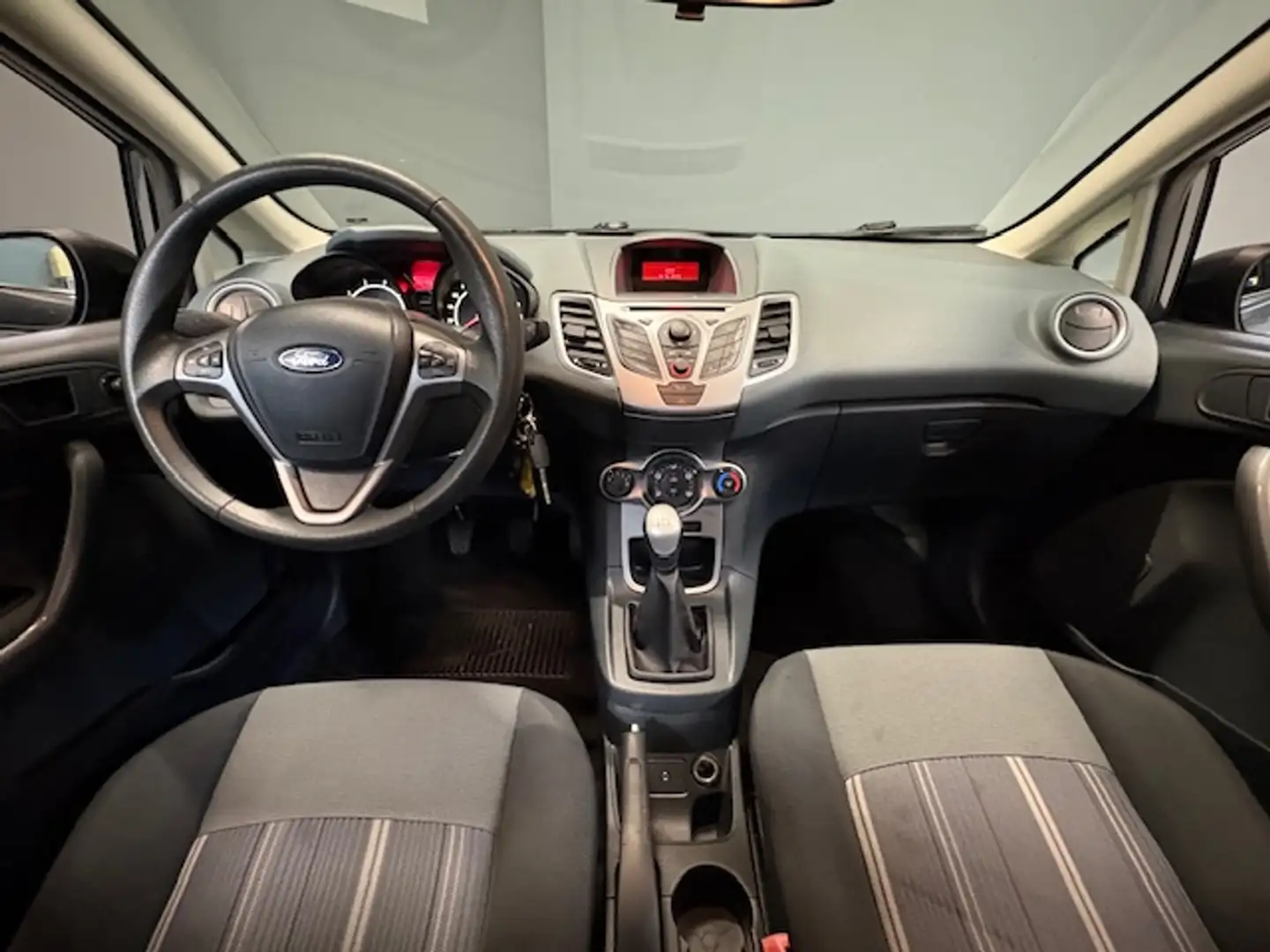 Ford Fiesta 1.25 Trend Trekhaak, Airco, L.M. velgen Grijs - 2