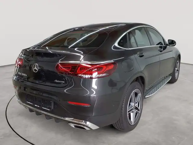 Mercedes-Benz GLC view 4