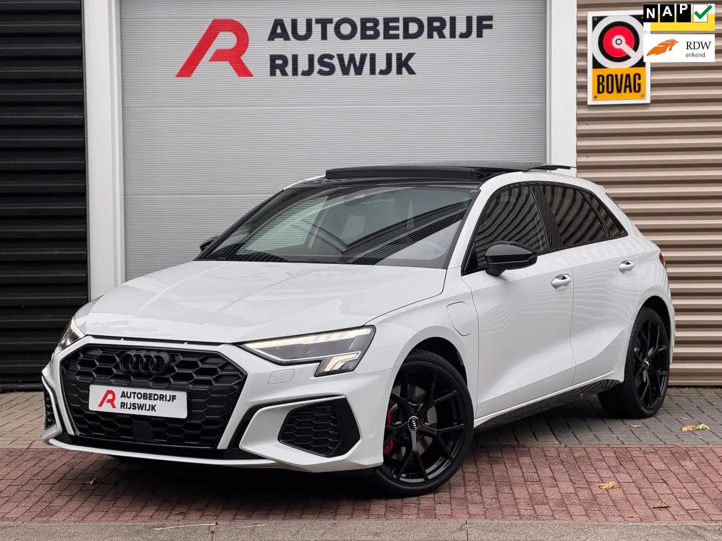 Audi A3 Sportback 45 TFSI e S edition Competition S3 Pano/ Bianco - 1
