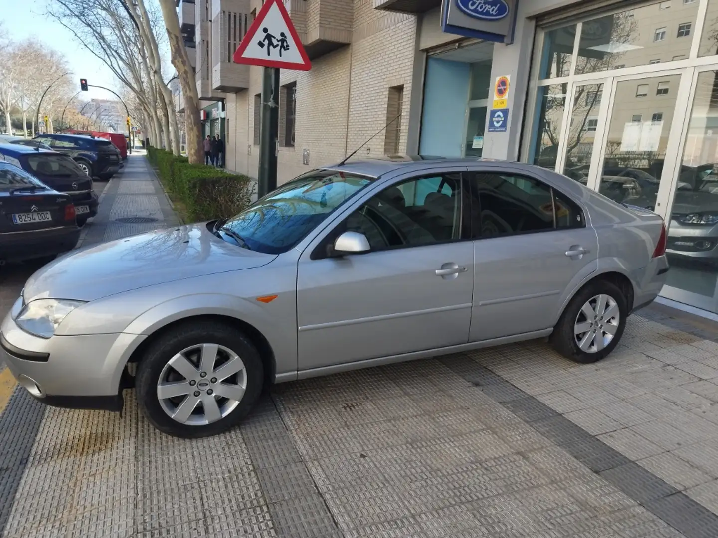 Ford Mondeo 2.0 TDCi Ghia X Zilver - 1