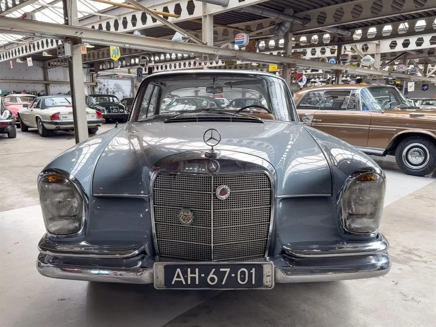Mercedes-Benz 220 SE Blau - 2
