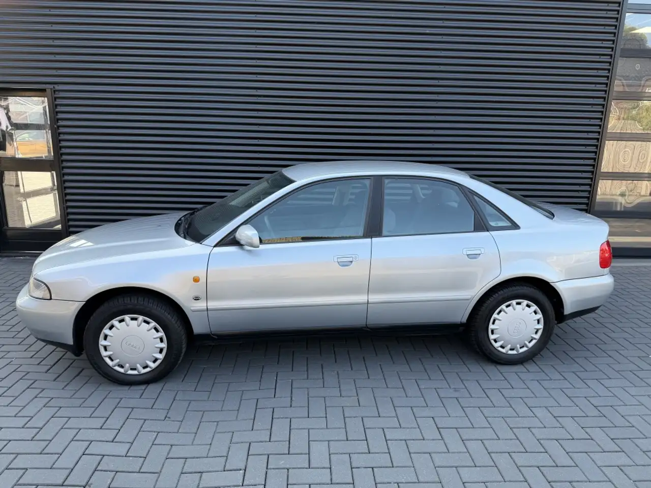 Audi A4 Limousine 1.6 GRIJS| 1996| ZEER NETJES| APK| 149DK, foto 2
