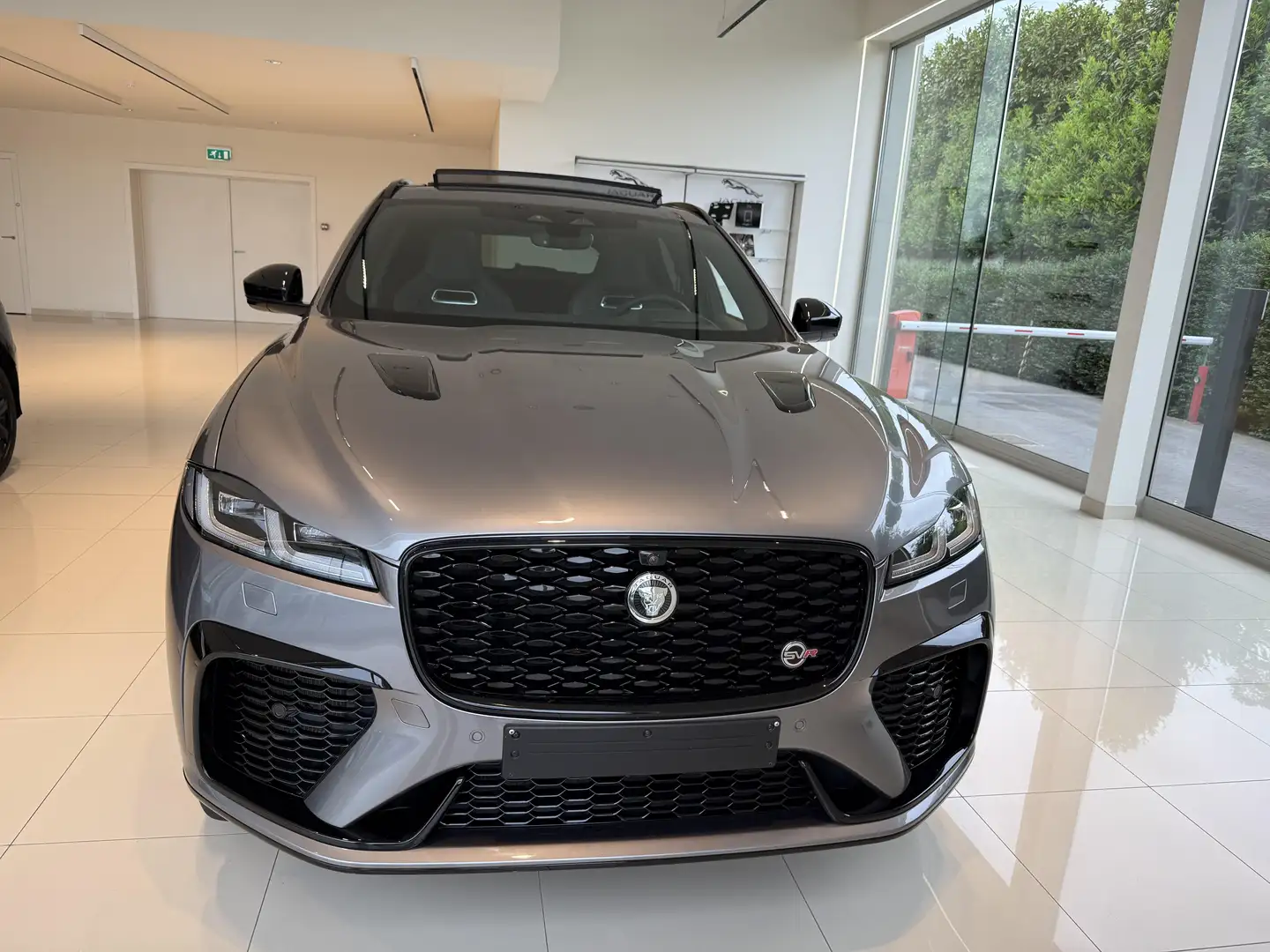 Jaguar F-Pace P550 SVR // Lichte Vracht Gris - 2