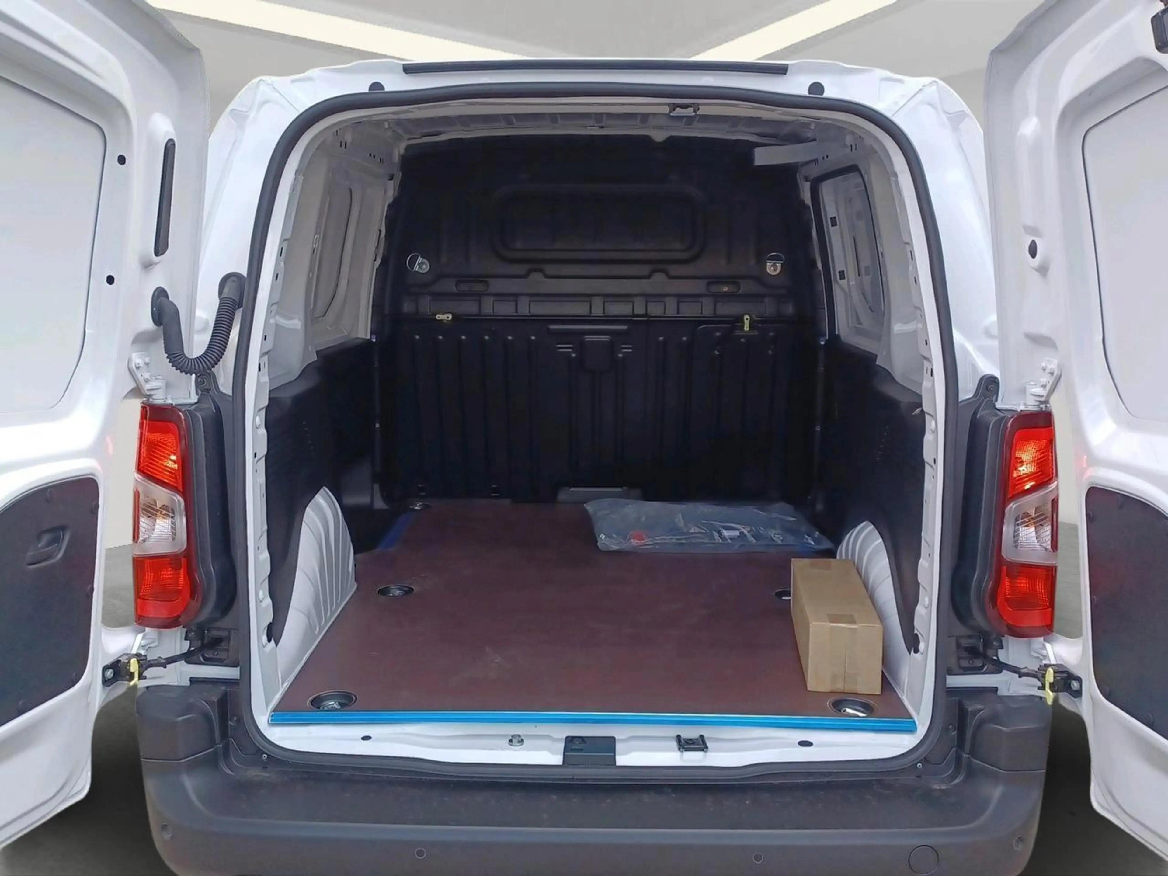 Fiat Doblo 1.5 BlueHDI 130 AT8 L1 Light — photo 10