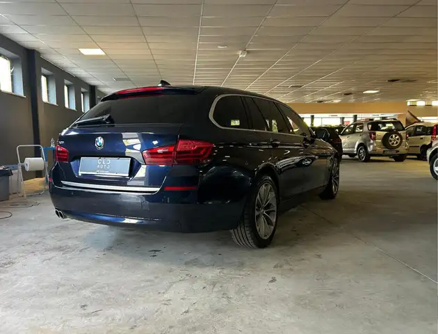 BMW 5 Series view 4