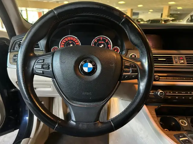 BMW 5 Series view 10