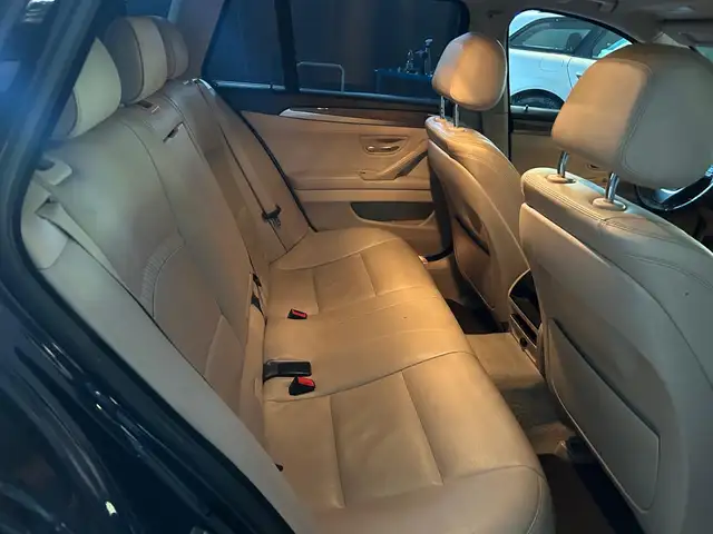 BMW 5 Series view 8