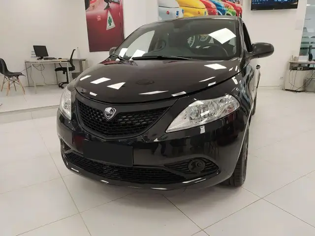 Lancia Ypsilon 1.0 FireFly Hybrid Silver