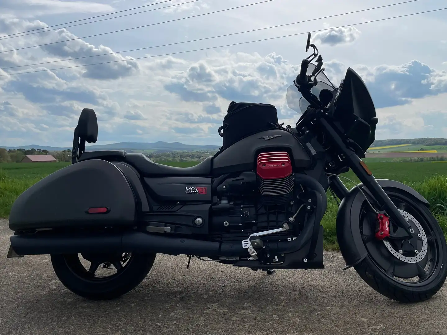 Moto Guzzi MGX-21 Flying Fortress Černá - 2