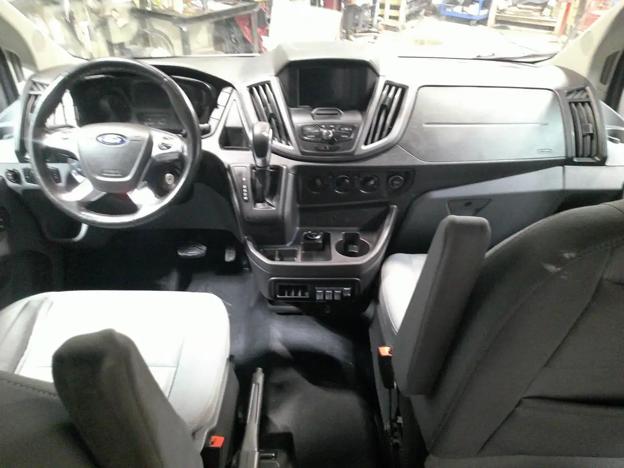 Ford Transit Passenger Wagon снимка Ford Transit Passenger Wagon