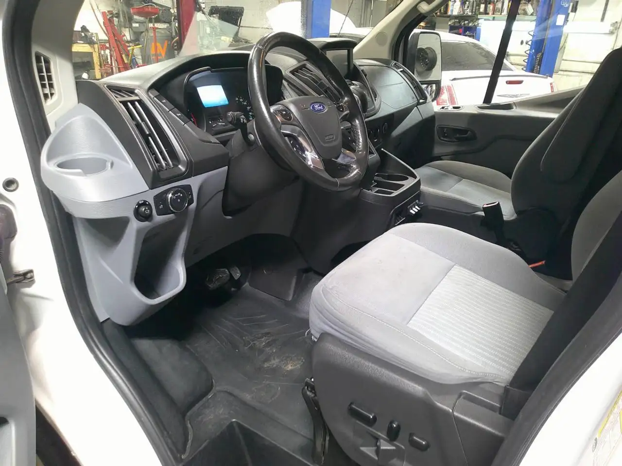 Ford Transit Passenger Wagon снимка Ford Transit Passenger Wagon