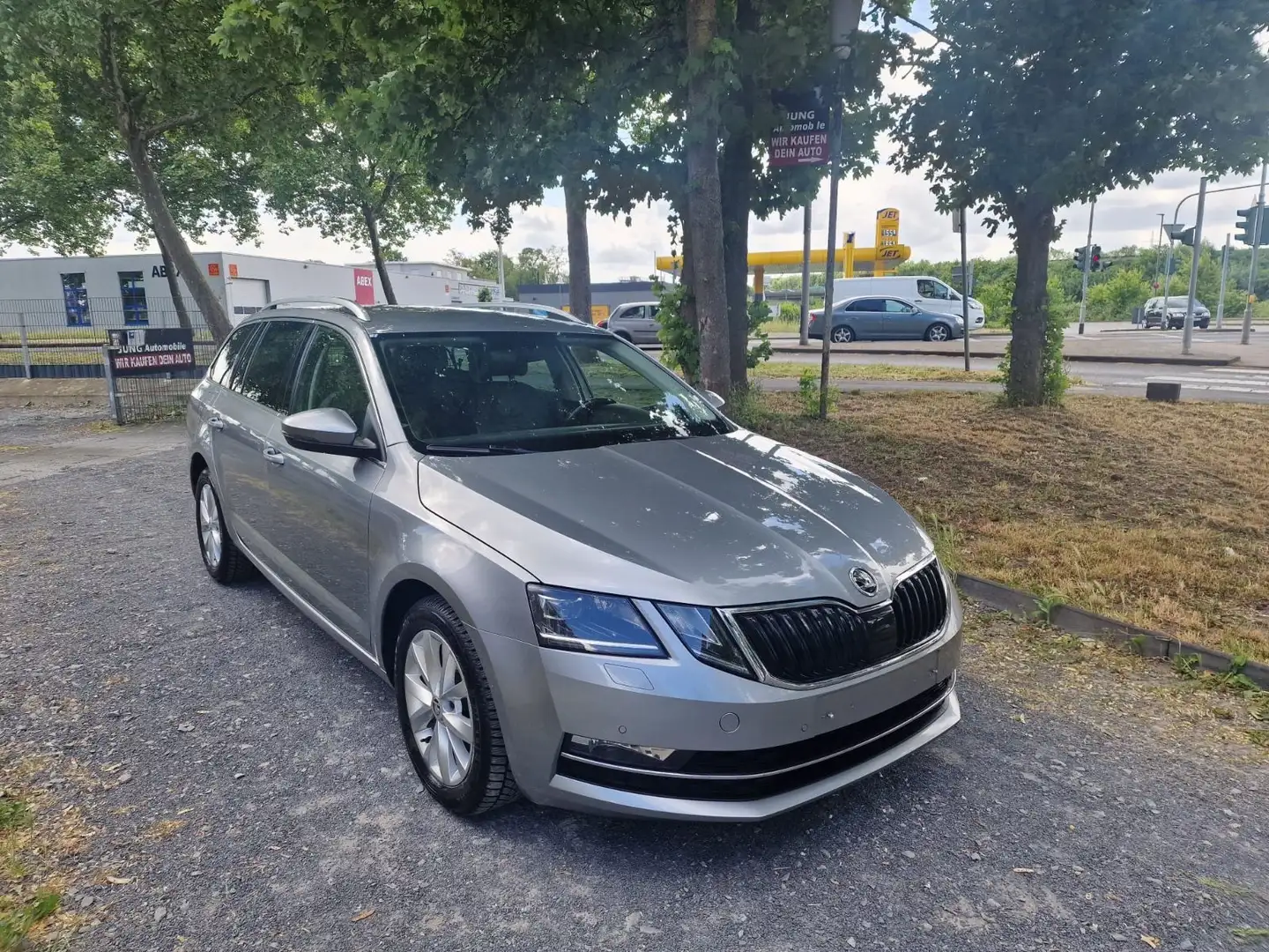 Skoda Octavia Combi Style Automatik /Navi /Top Zustand Grau - 1