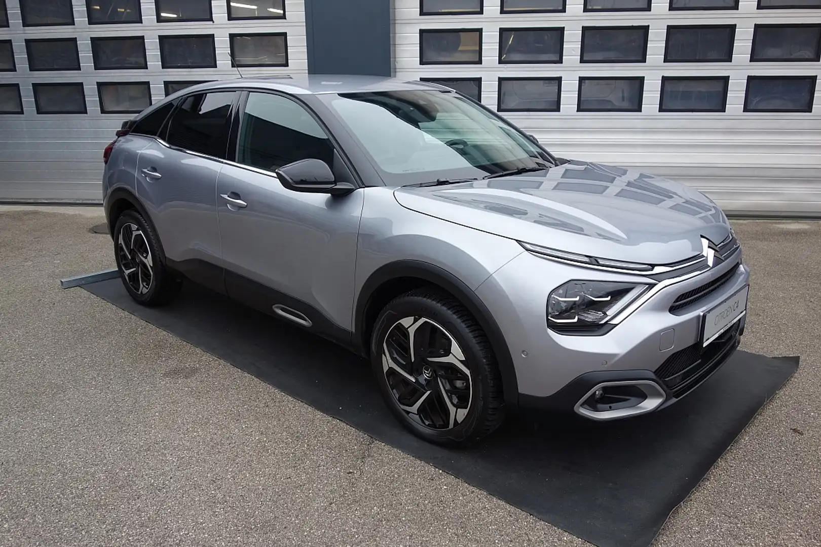 Citroen C4 PureTech 130 S&S Shine EAT8 Aut. Silber - 1