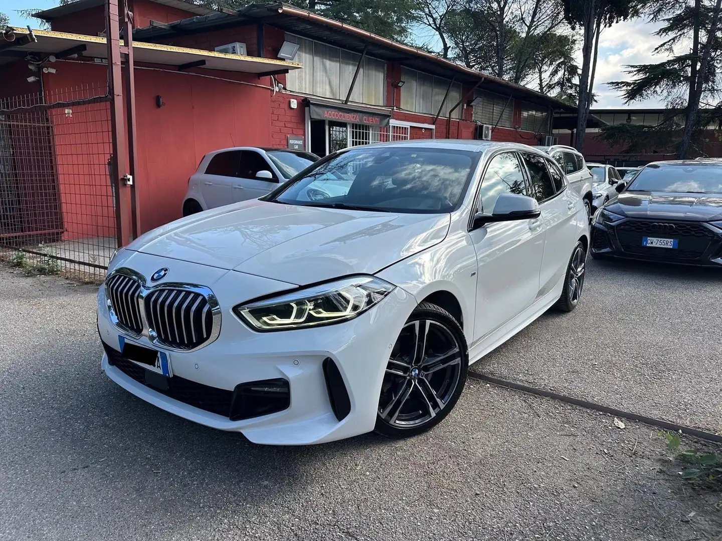 BMW 118 118d 5p. Msport NAVI LED *PROMO* Wit - 2