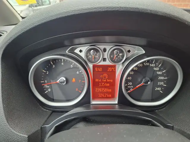 Ford C-Max view 8
