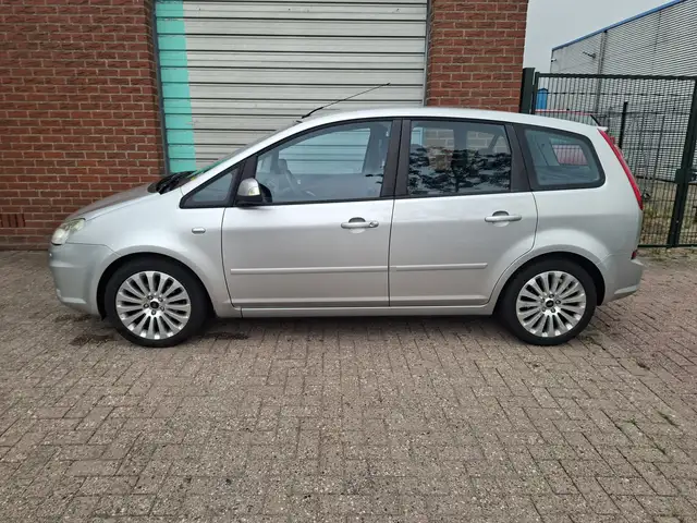Ford C-Max view 3