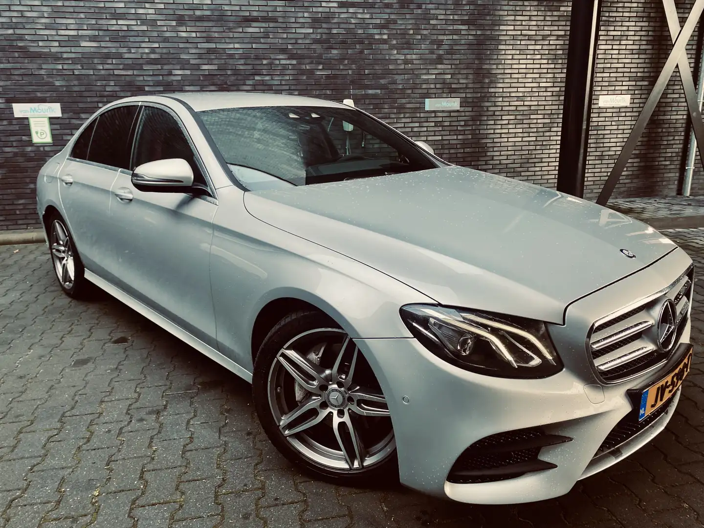 Mercedes-Benz E 220 d 9G-TRONIC AMG Line - 1