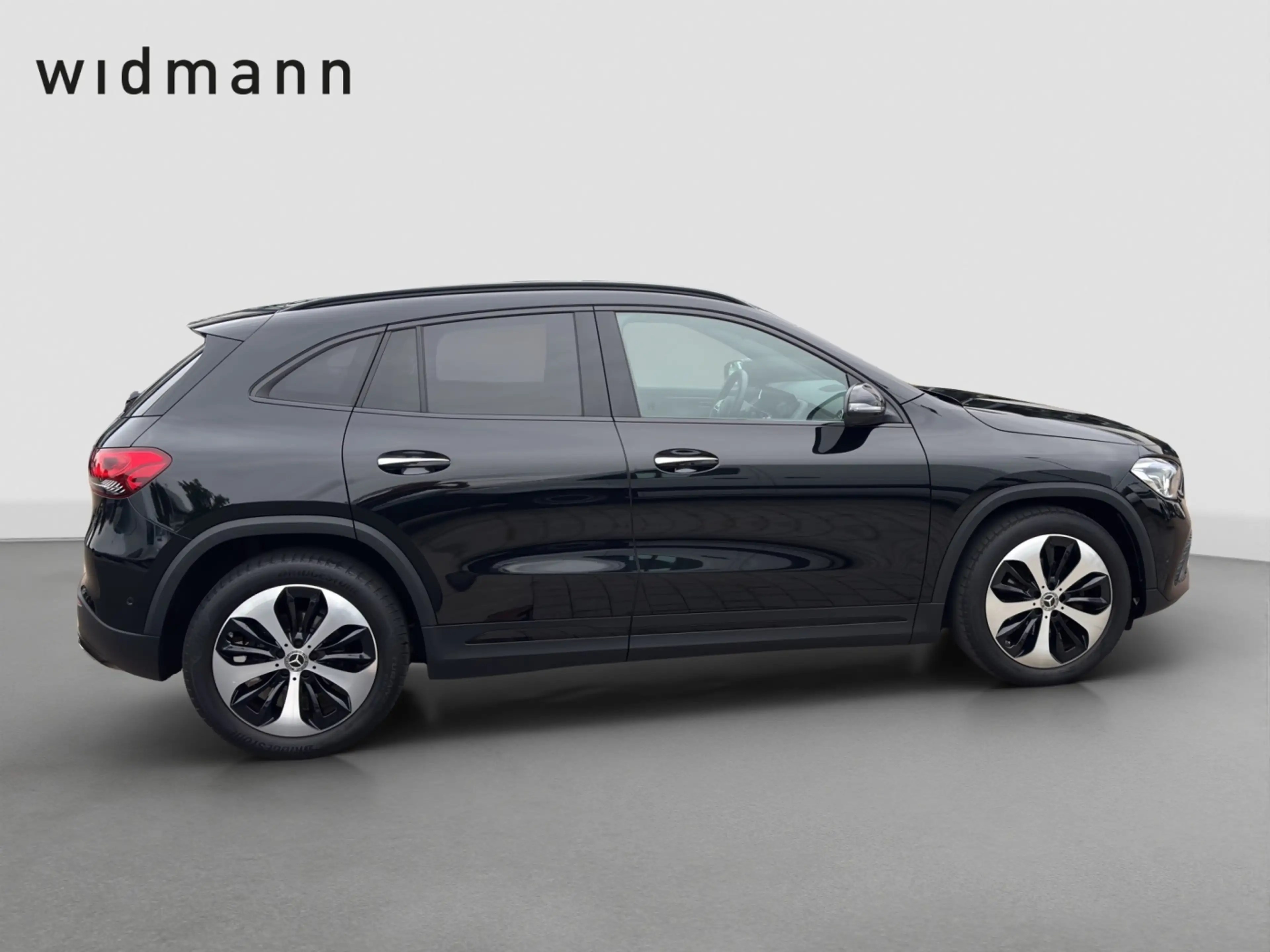 Mercedes-Benz GLA 180 *Progressive*Pano*Park-Paket*Kamera*LED* — photo 6