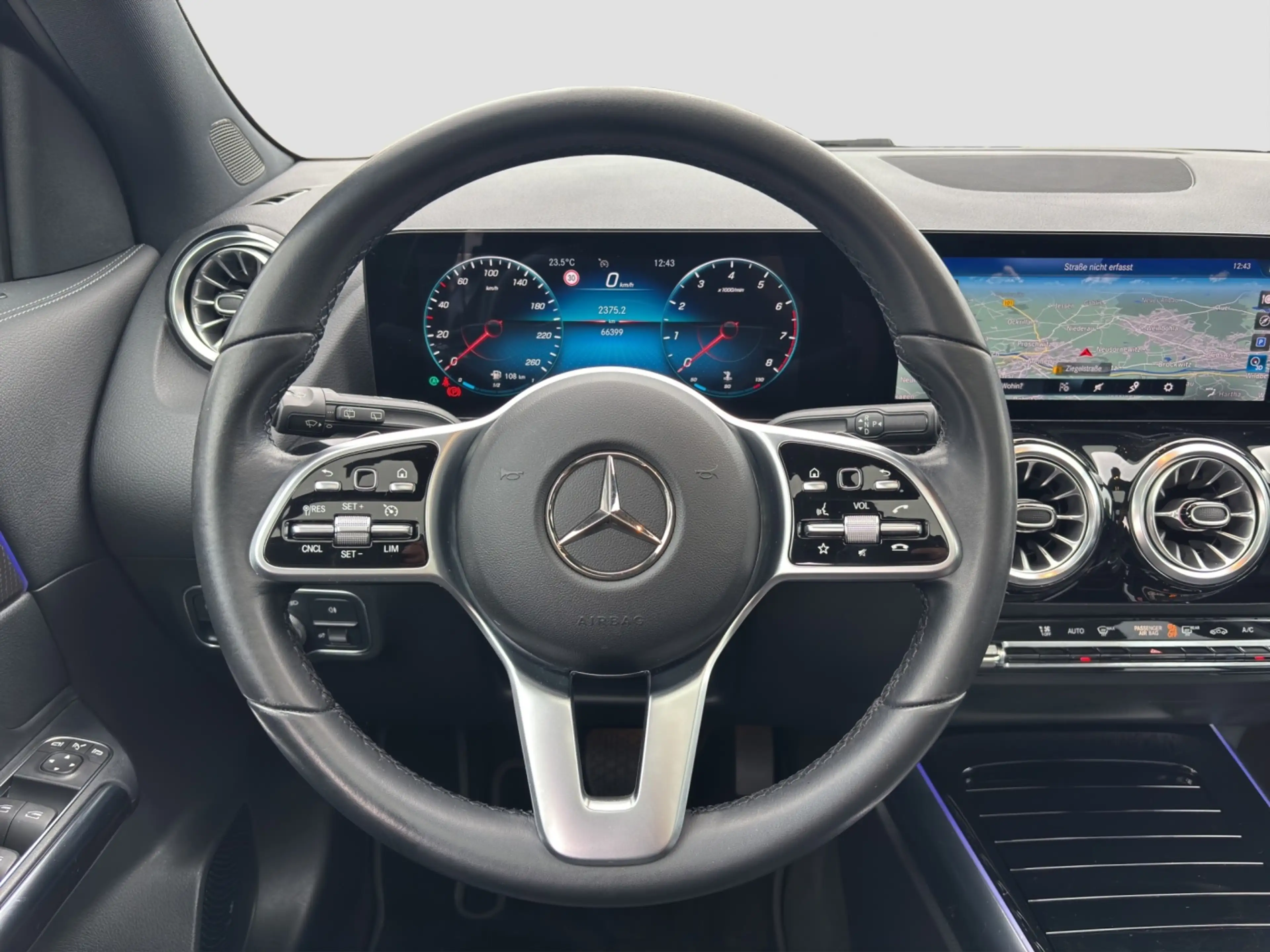 Mercedes-Benz GLA 180 *Progressive*Pano*Park-Paket*Kamera*LED* — photo 10