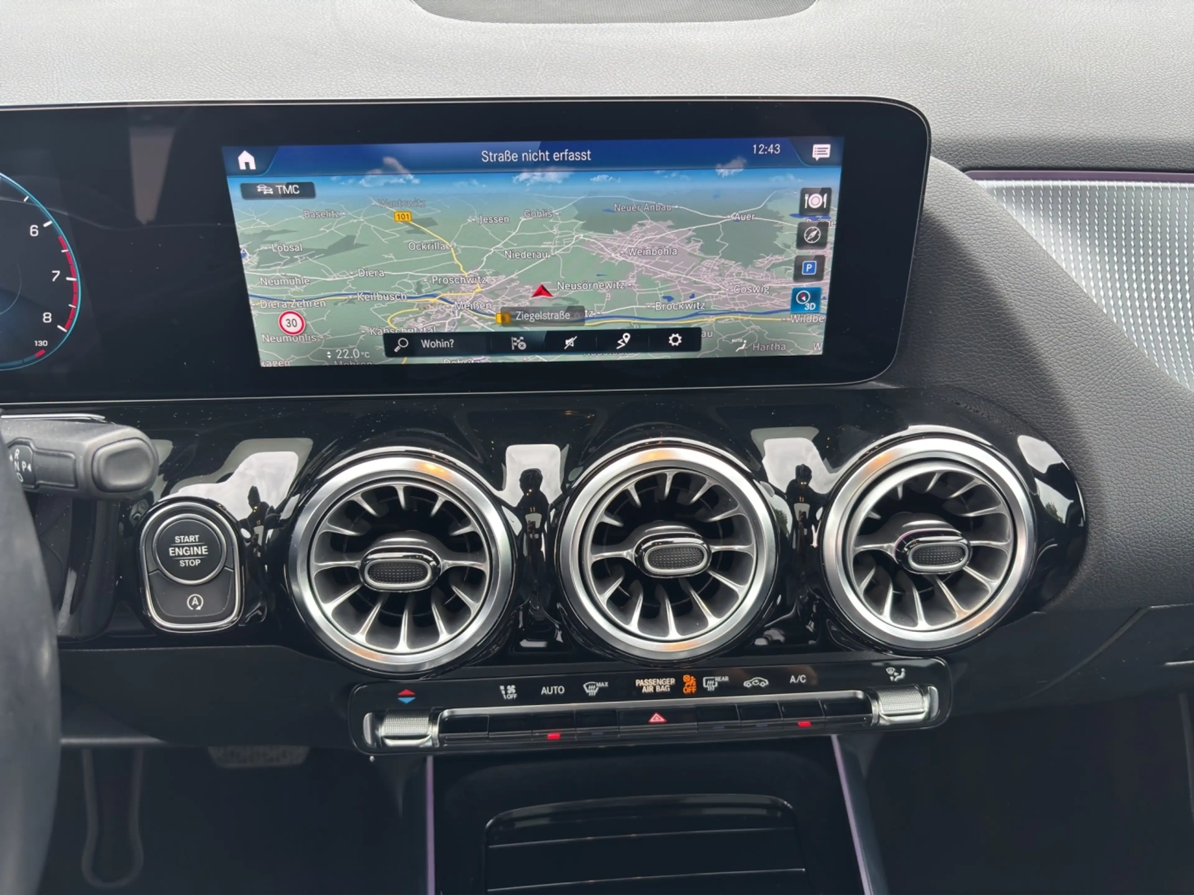 Mercedes-Benz GLA 180 *Progressive*Pano*Park-Paket*Kamera*LED* — photo 12