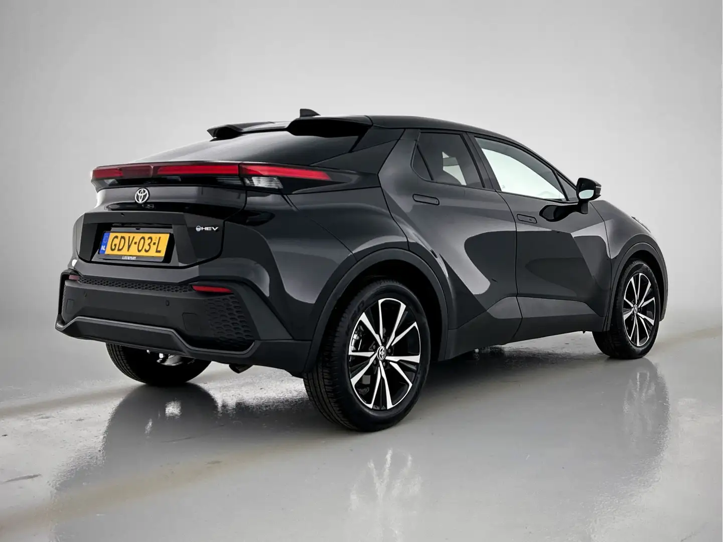 Toyota C-HR 1.8 Hybrid 140 Dynamic | Navigatie | PDC | Camera Zwart - 2