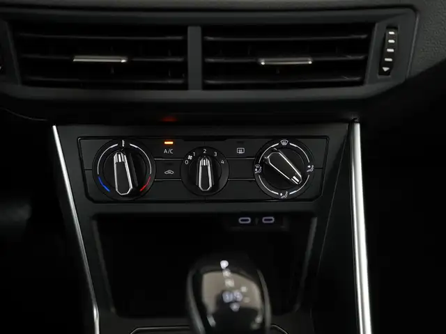 Volkswagen Polo view 11