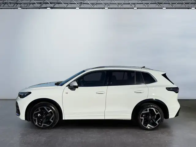 Volkswagen Tiguan view 3