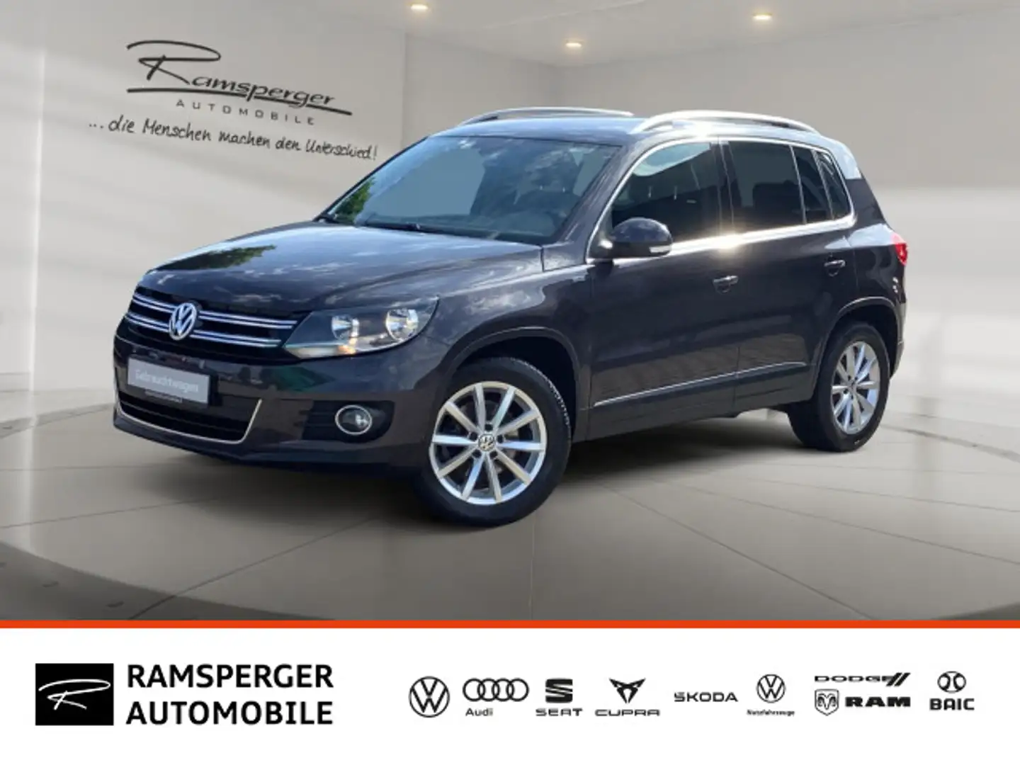 Volkswagen Tiguan 1.4 TSI Lounge AHK Navi SHZ PDC Grau - 1