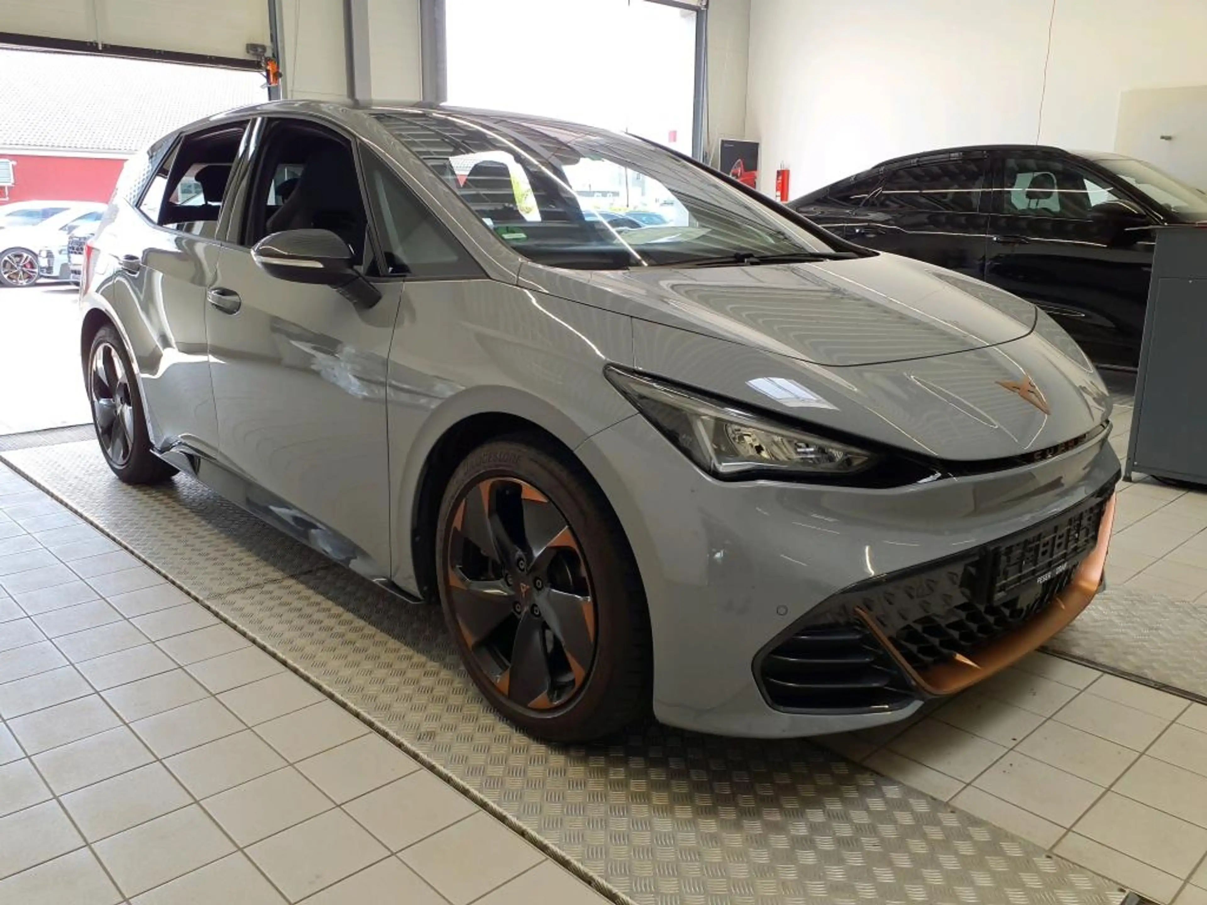 CUPRA Born e-BOOST 63kWh +LED +"19 +SENNHEISER +RKAM +ACC +A — photo 3